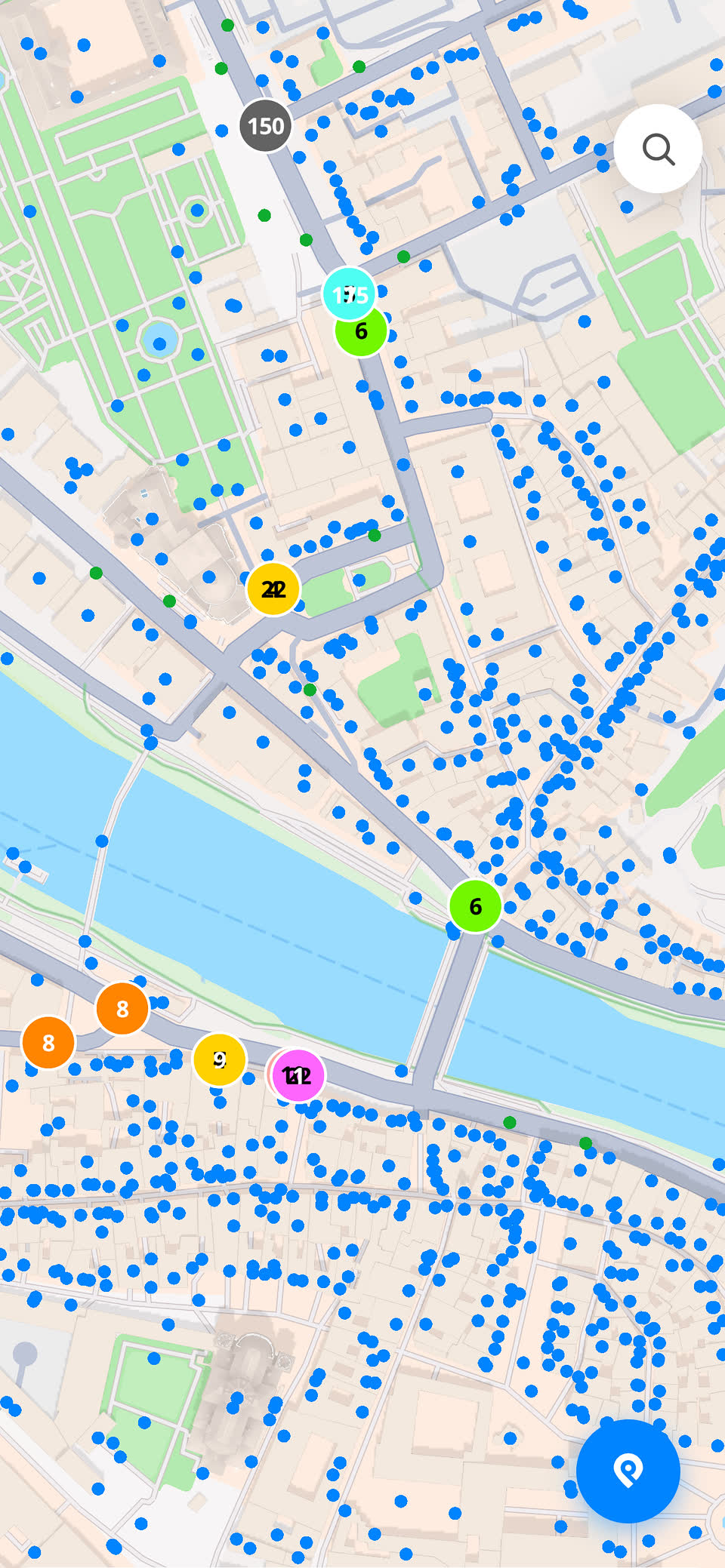 Die spoty-Karte über Salzburg: mehrere Fahrzeuge als Liniennummern in ihren offiziellen Linienfarben, verteilt über Salzach, Mirabellgarten und Altstadt.