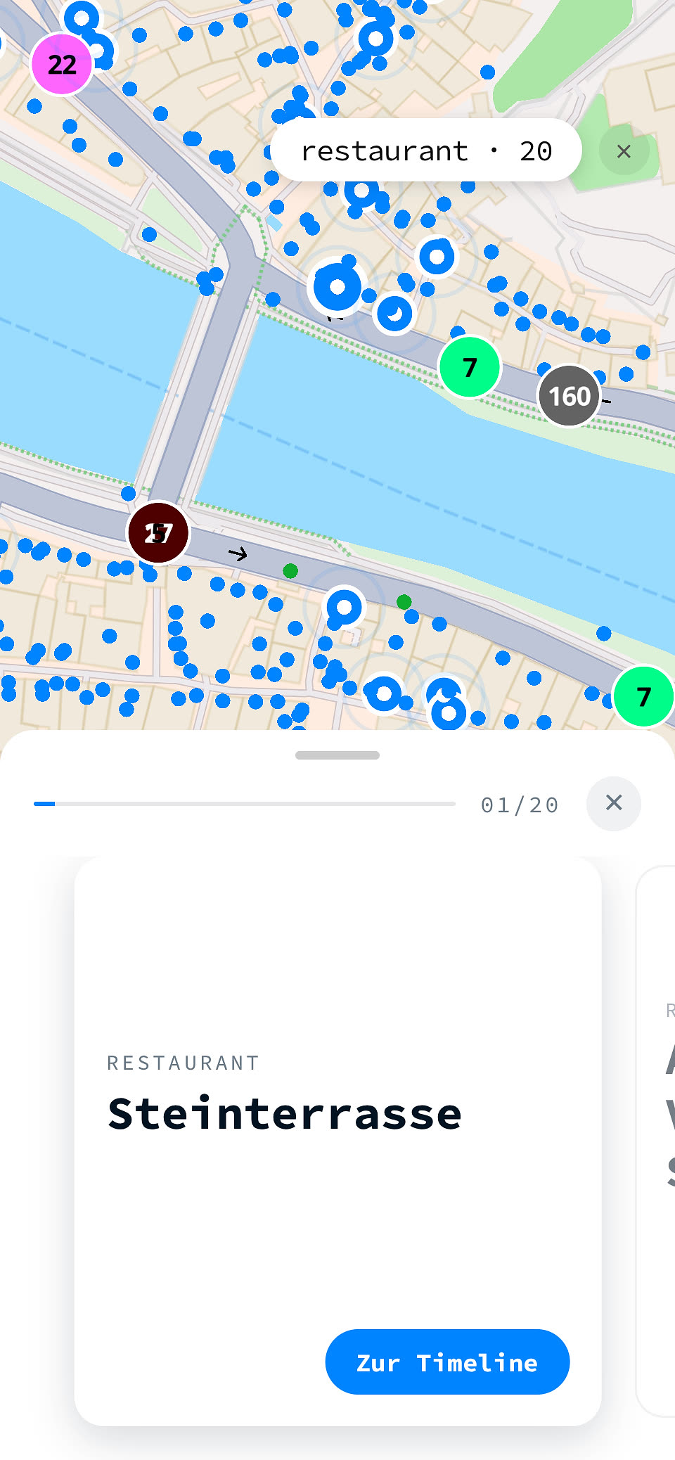Die Kategoriesuche nach Restaurants über der Salzburger Altstadt: zwanzig Treffer als hervorgehobene Ringe auf beiden Salzachufern, der erste davon mit kräftigerem Ring über seiner aufgeschlagenen Ergebniskarte.
